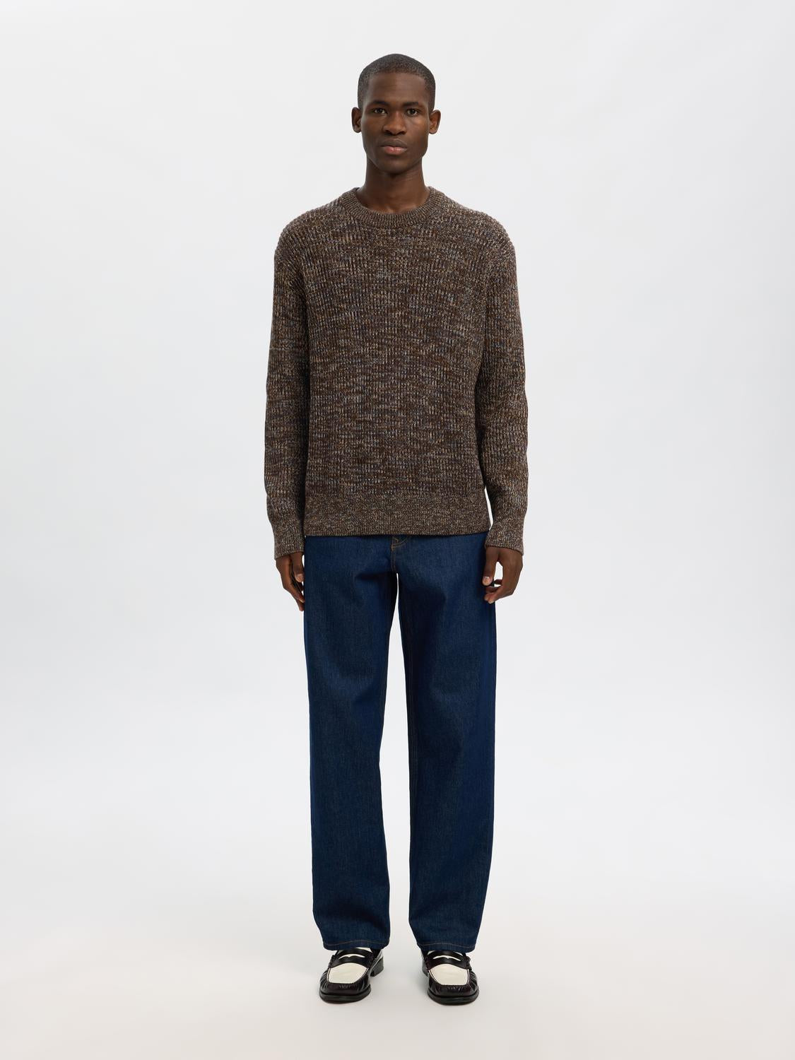 model_shot-front_full